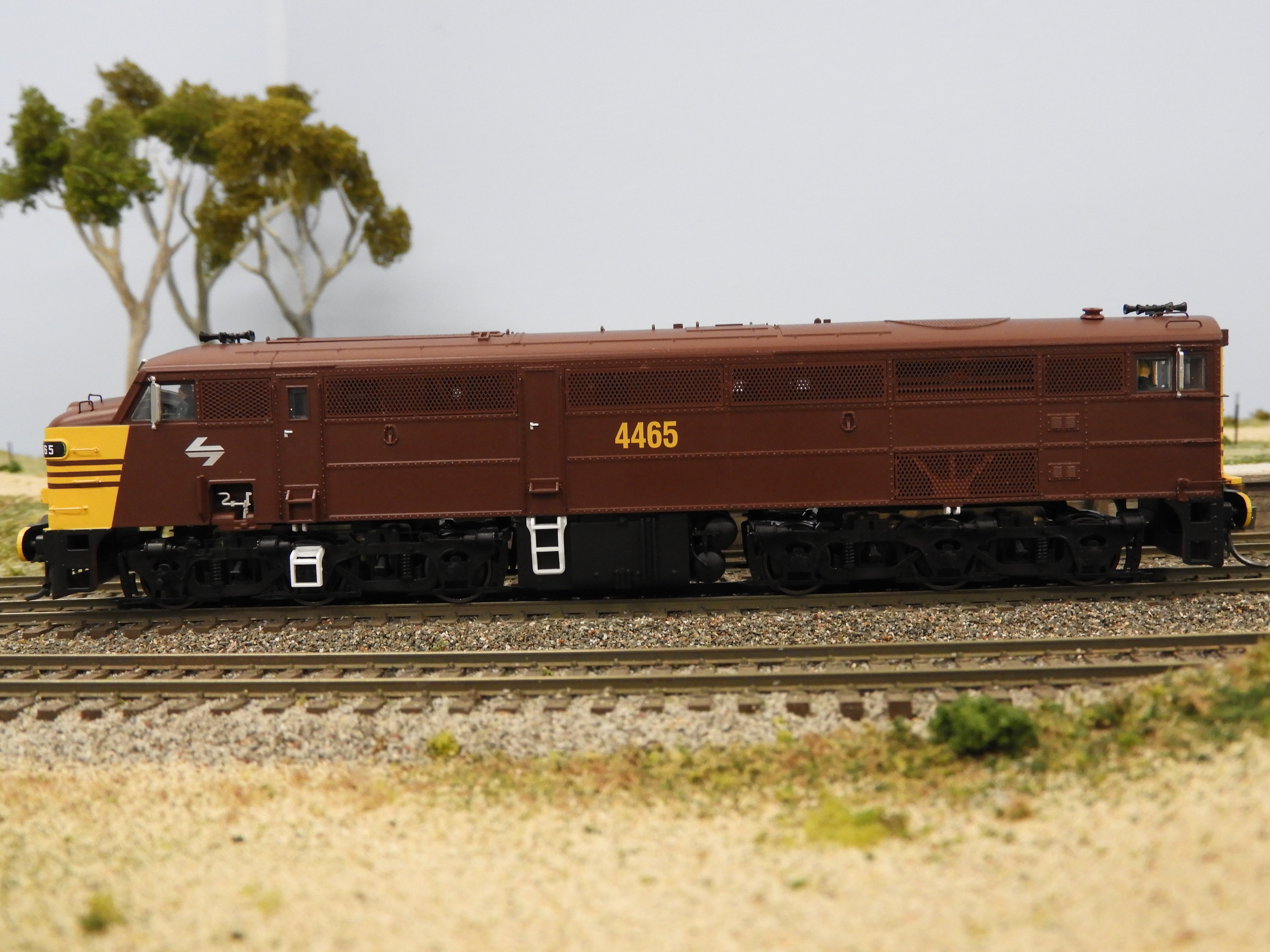 NSW 44 CLASS HO SCALE - 4465 (YELLOW FACE) - $295